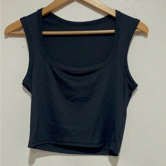 Elegant Black Sleeveless Tank Top - Picture 4 of 7